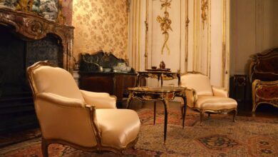 The Benefits of Selling to Professional Antique Buyers
